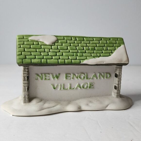 Department 56 New England Village Town Marquee Sign Heritage Village Collection  - Picture 1 of 7